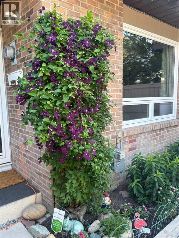 Single Family House for Sale in    Avenue NW Huntington Hills Calgary 