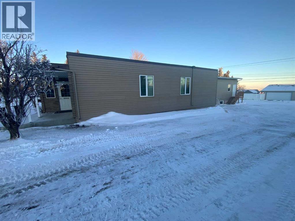 416 Arena - Photo 4 of 29, Trochu, Alberta