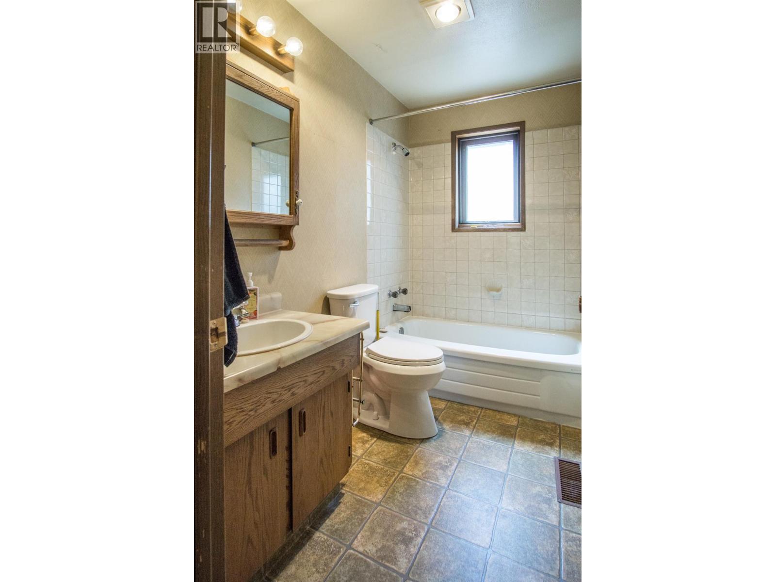 1049 Swansea Road, Invermere