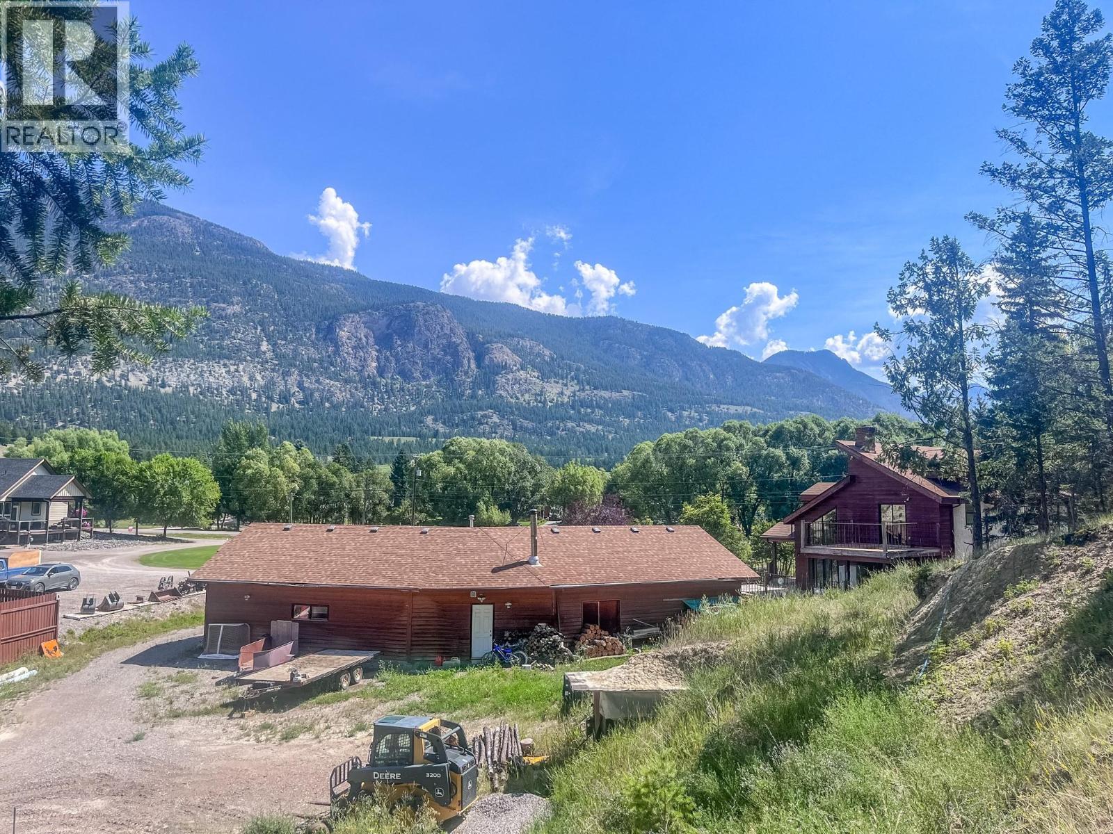 1049 Swansea Road, Invermere