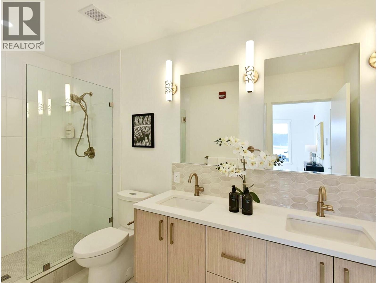 101 263 GOWER POINT ROAD, Gibsons