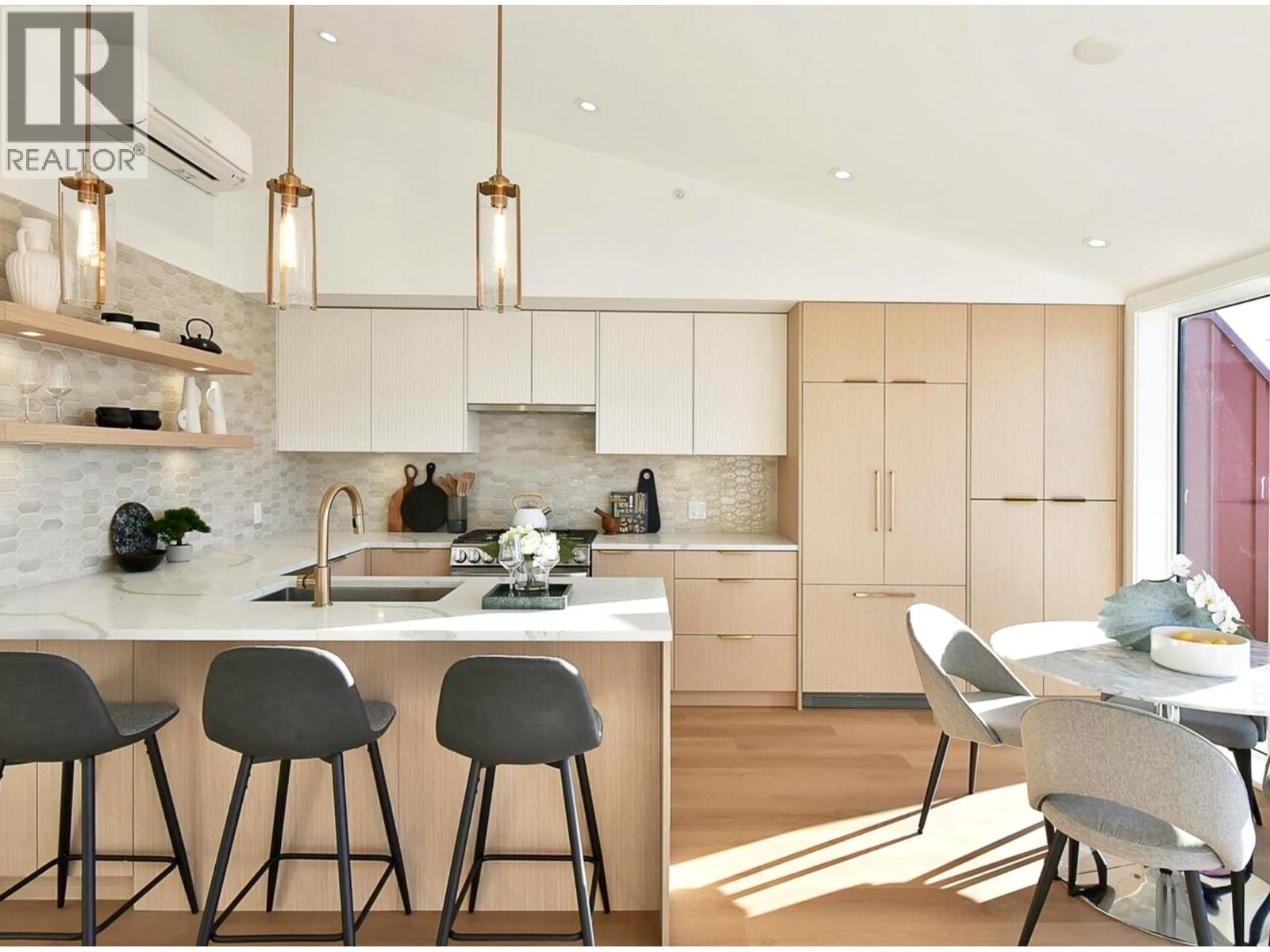 101 263 GOWER POINT ROAD, Gibsons