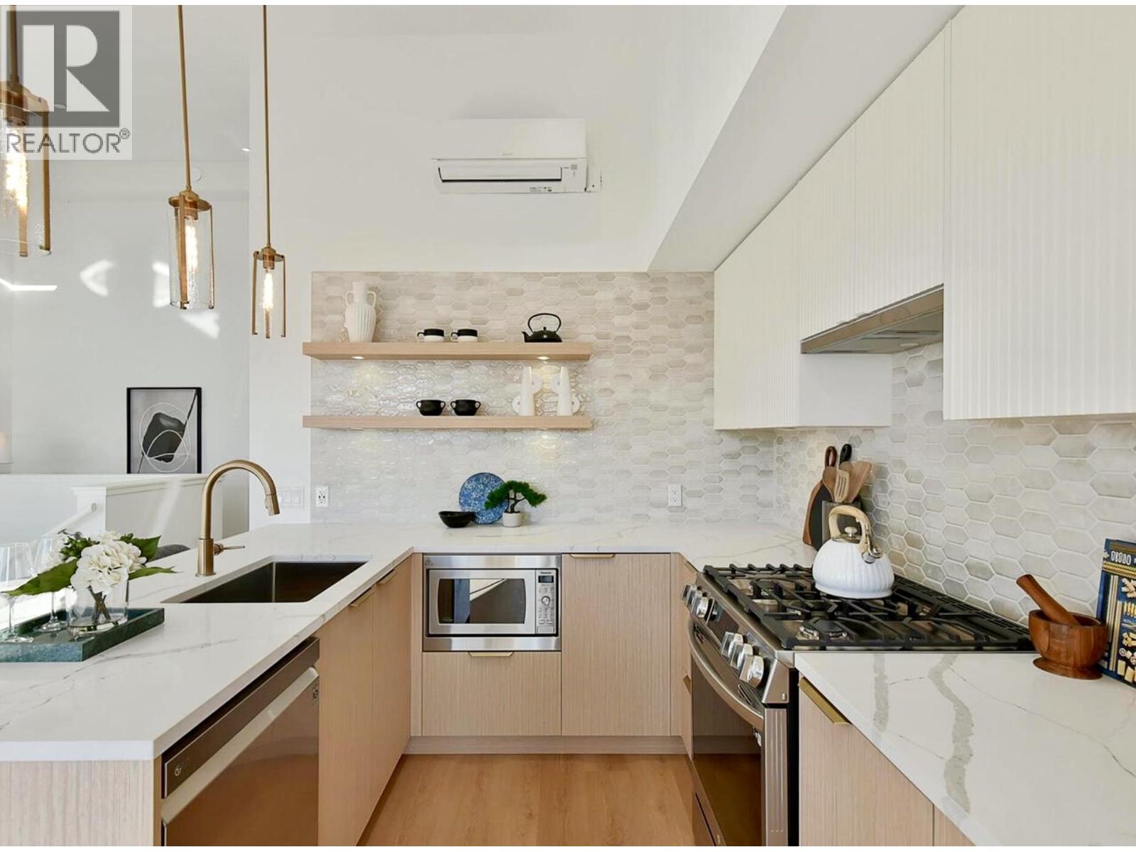 101 263 GOWER POINT ROAD, Gibsons