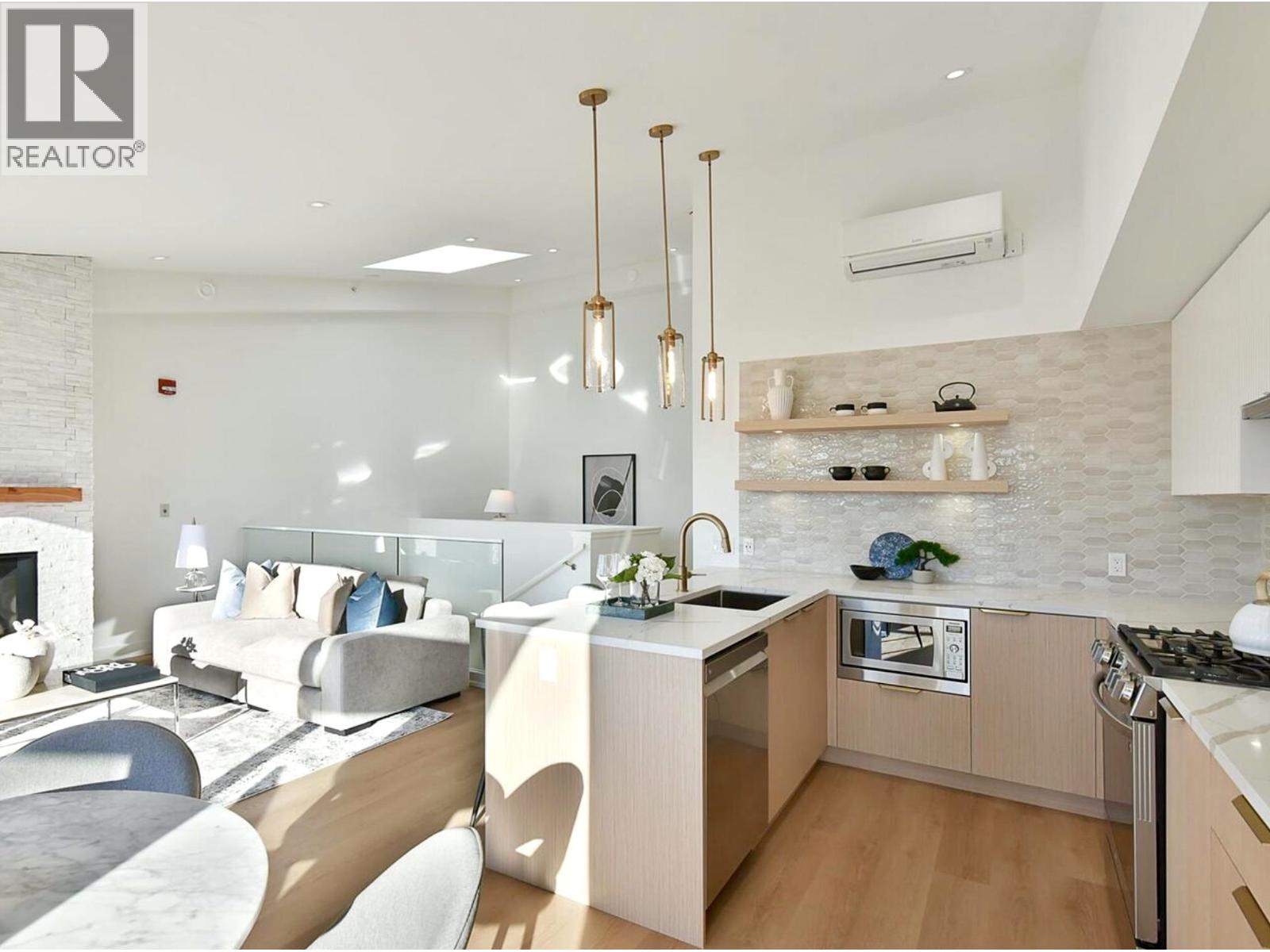 101 263 GOWER POINT ROAD, Gibsons