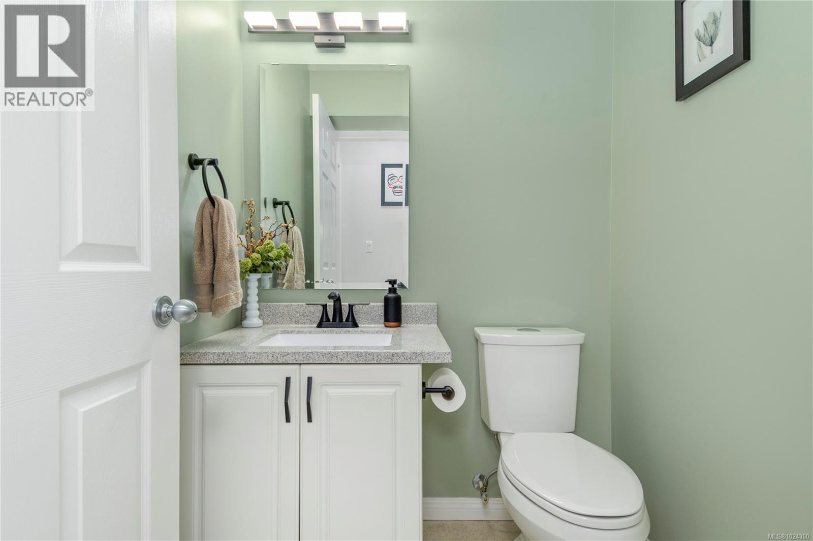 2010 College Dr, Campbell River