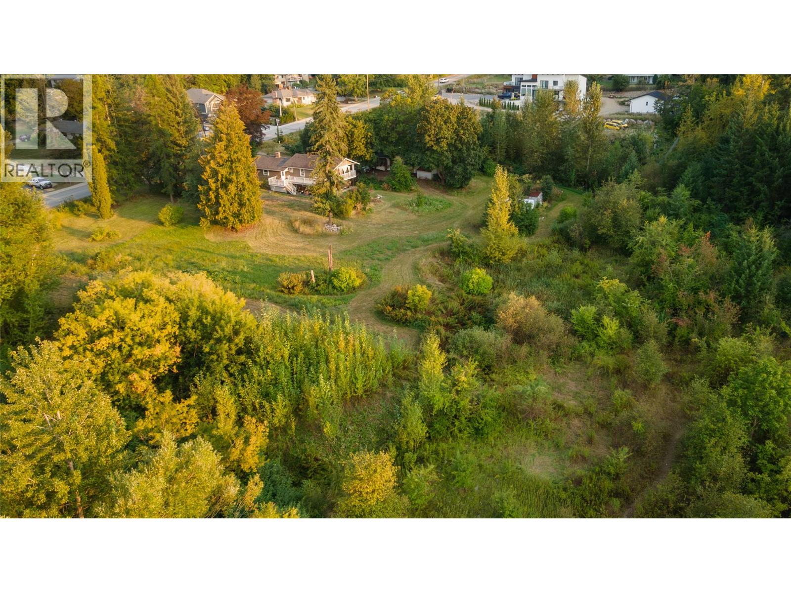 1121 Shuswap Street SW - 10