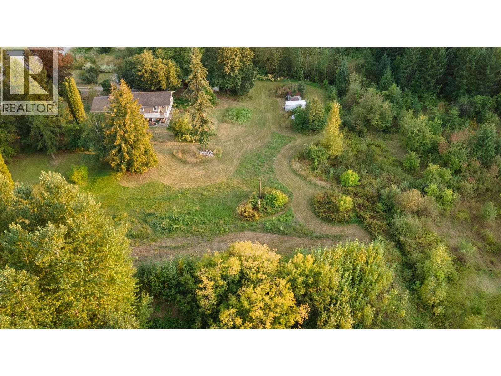 1121 Shuswap Street SW - 11