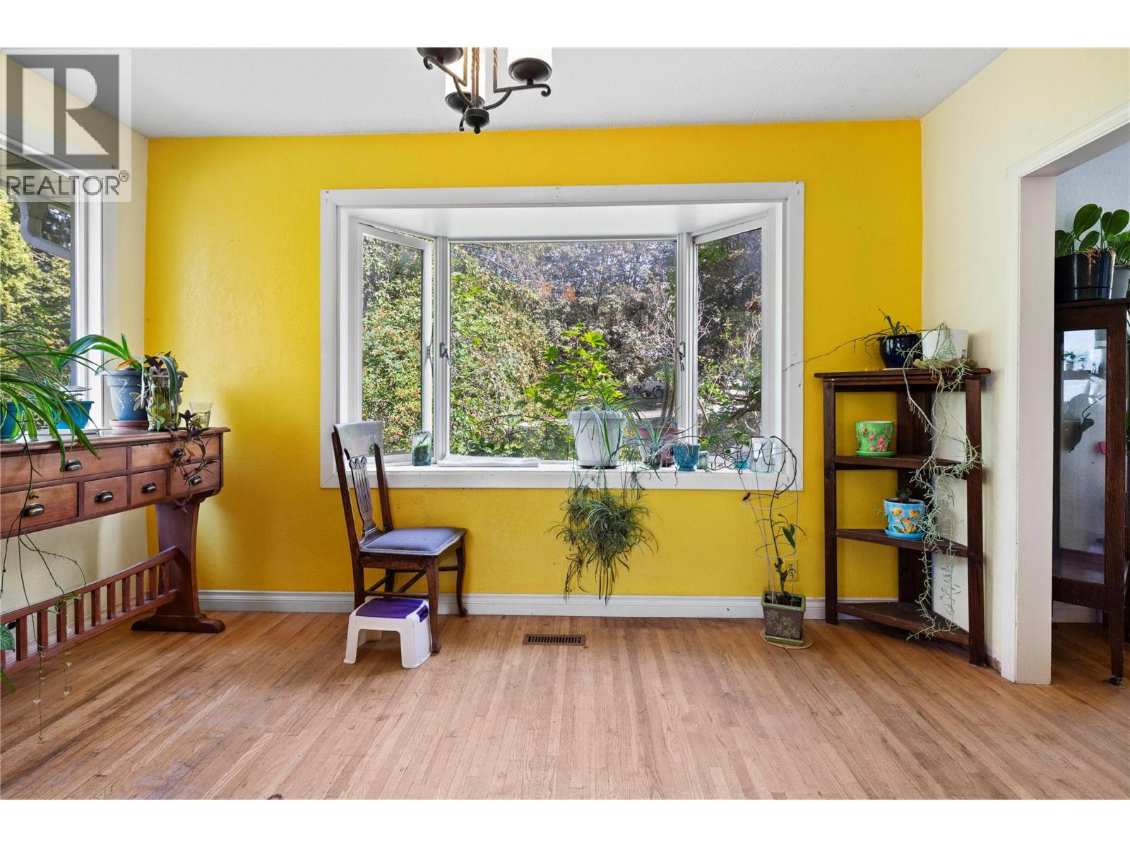1121 Shuswap Street SW - 34