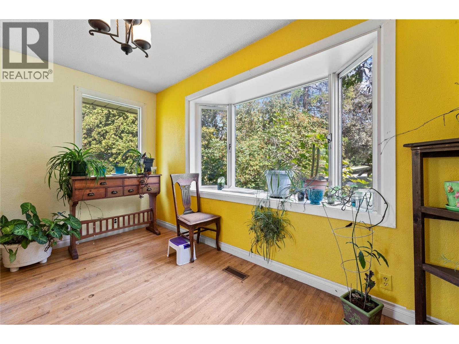 1121 Shuswap Street SW - 35