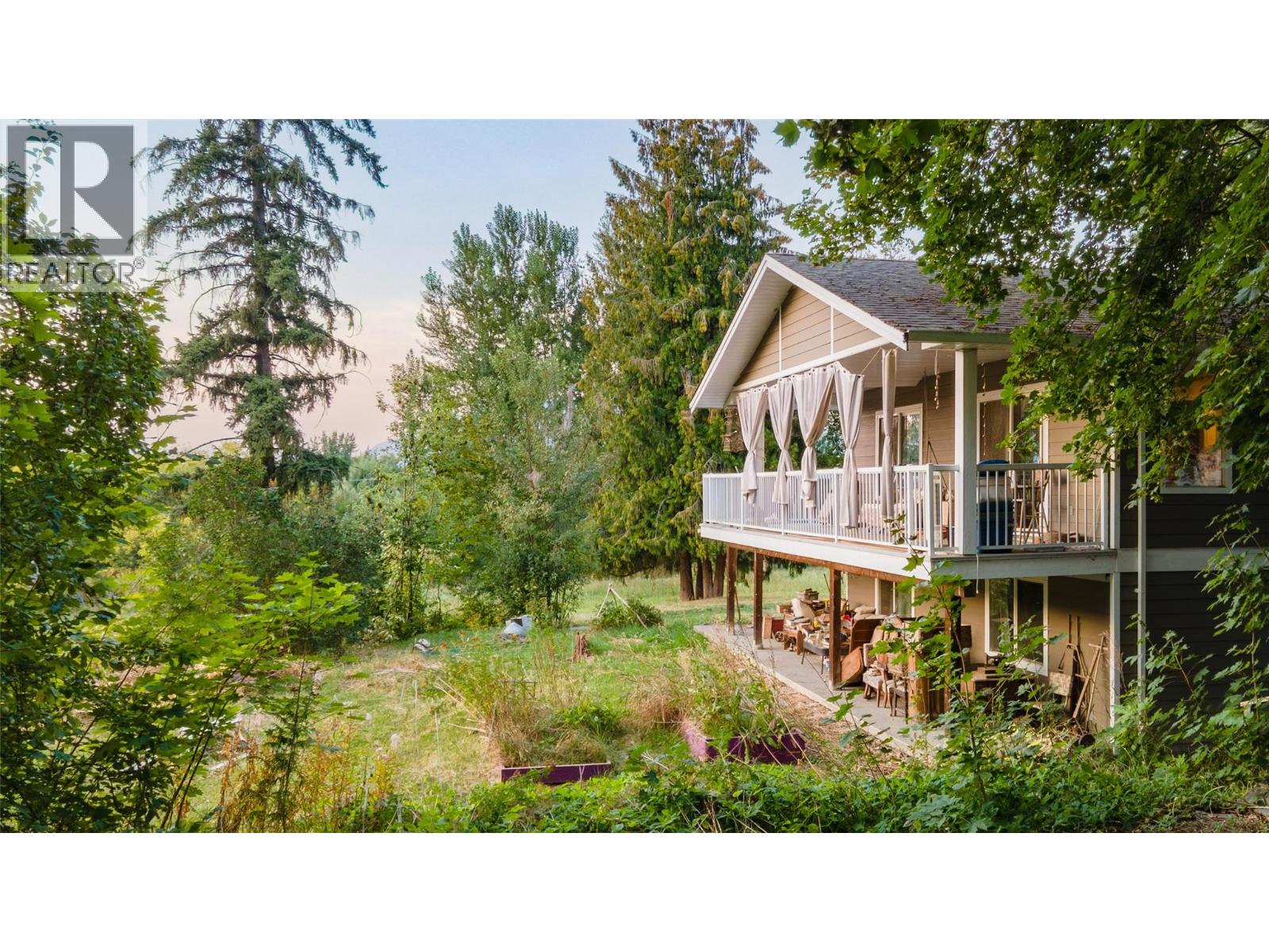 1121 Shuswap Street SW - 4