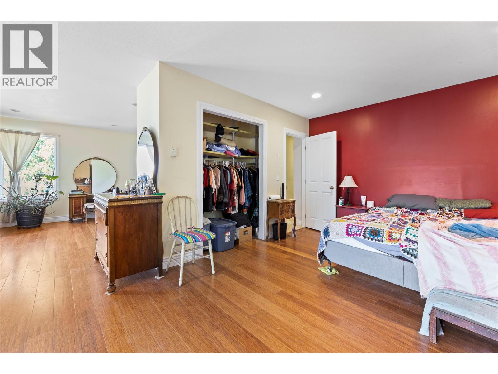 1121 Shuswap Street SW - 47