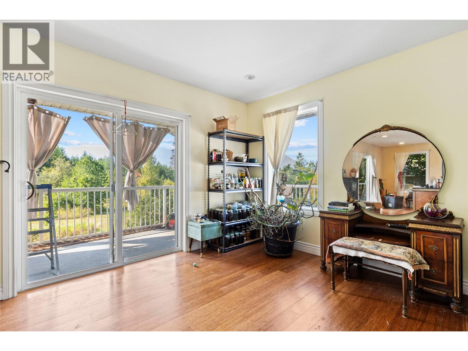 1121 Shuswap Street SW - 49