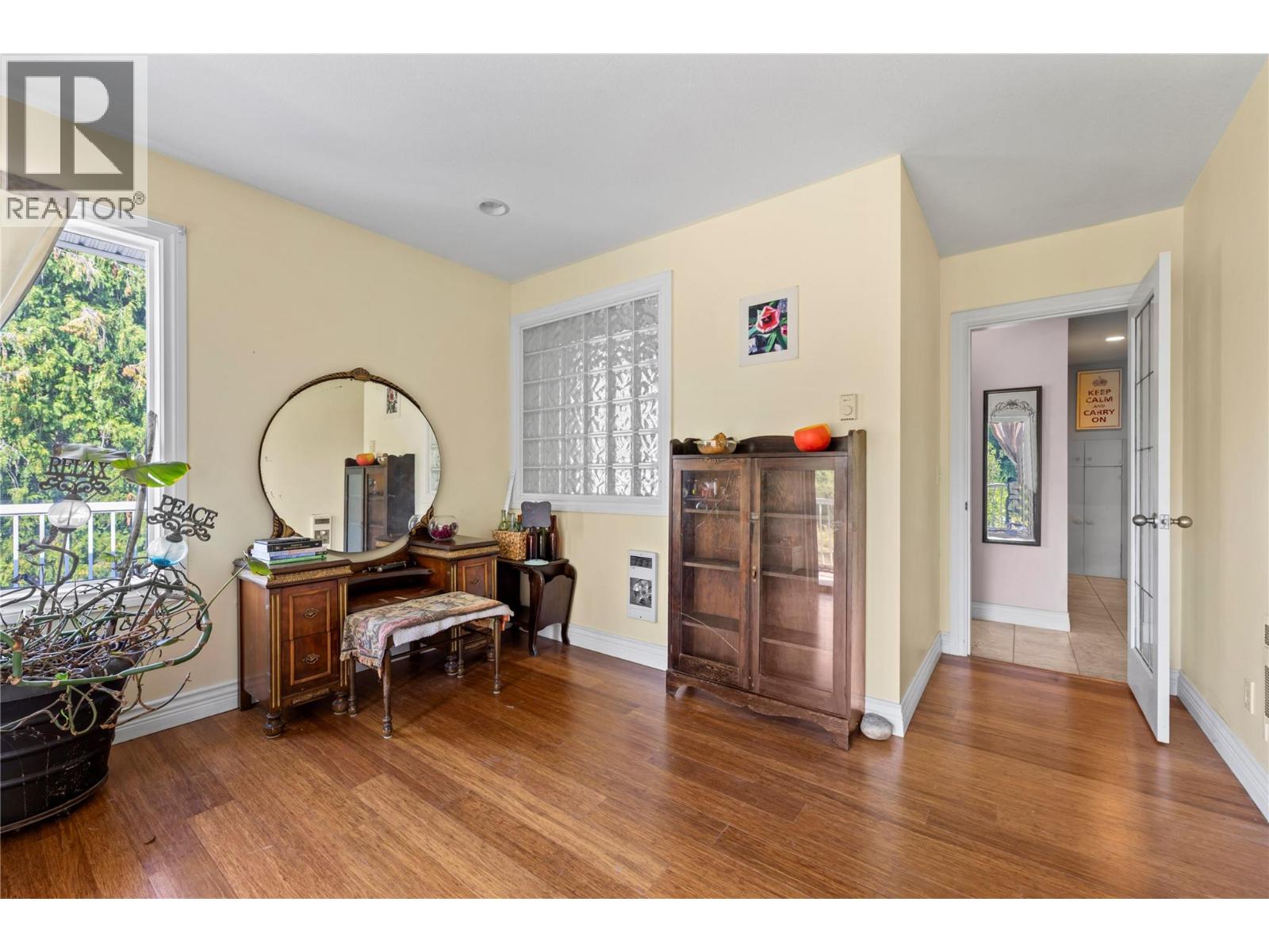 1121 Shuswap Street SW - 50