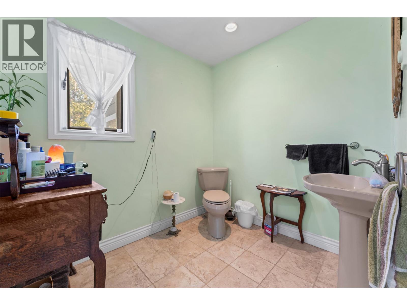 1121 Shuswap Street SW, Salmon Arm