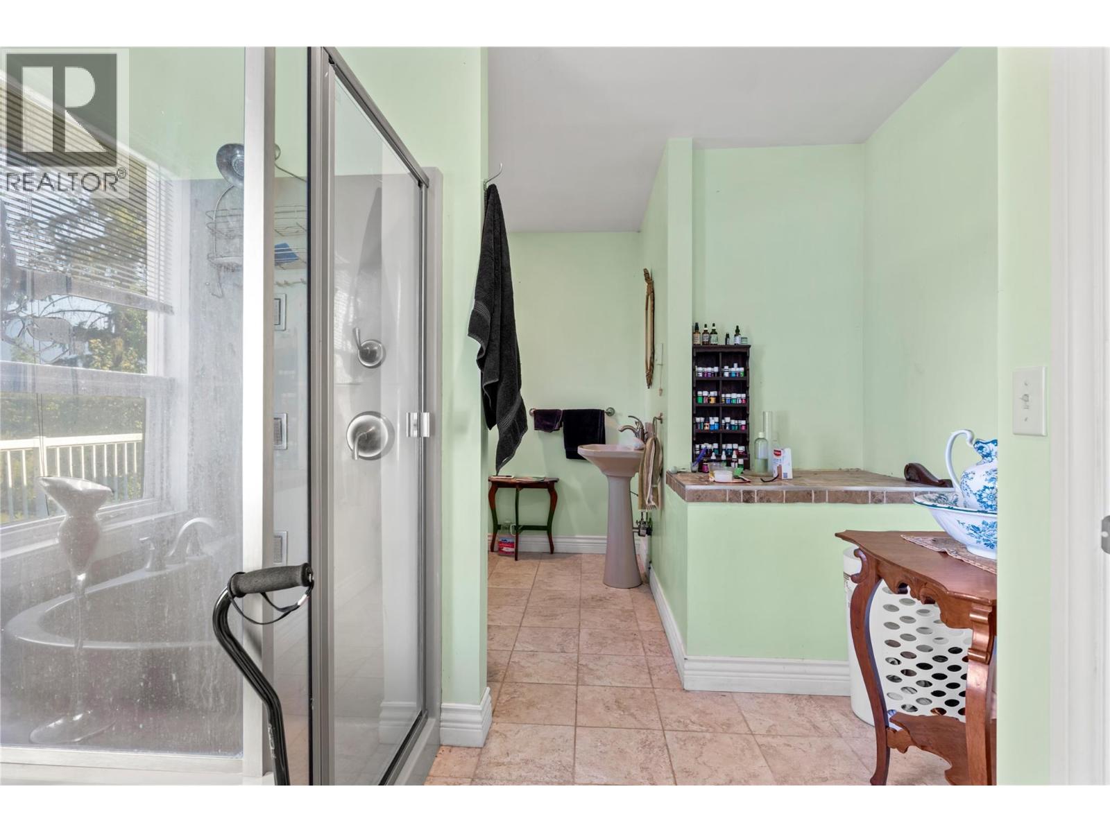 1121 Shuswap Street SW, Salmon Arm