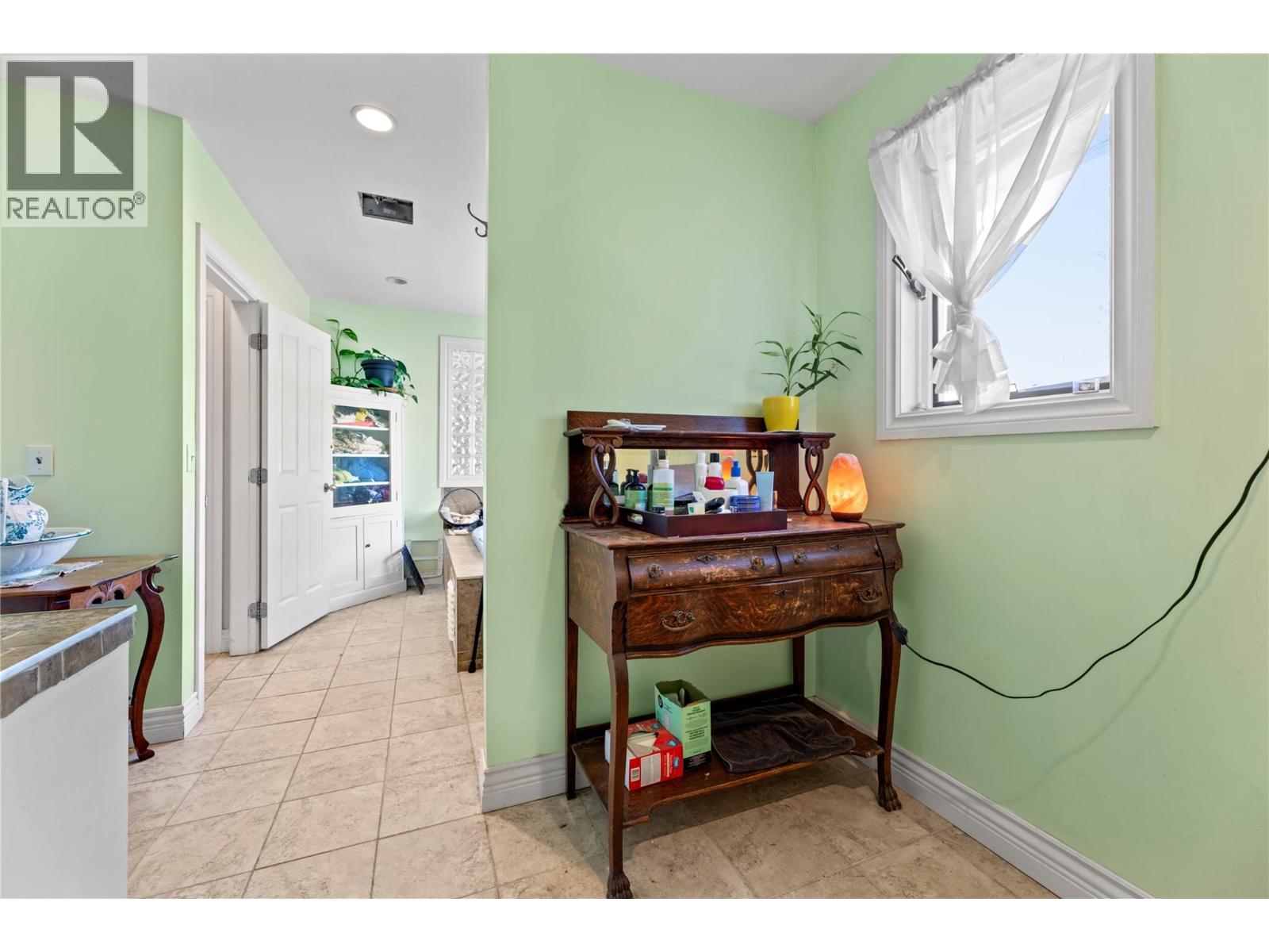 1121 Shuswap Street SW, Salmon Arm