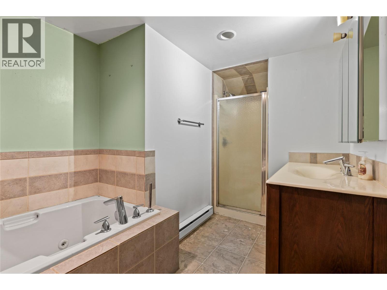 1121 Shuswap Street SW, Salmon Arm