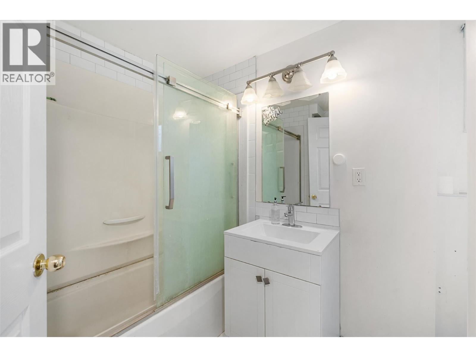 2650 Thacker Drive, West Kelowna