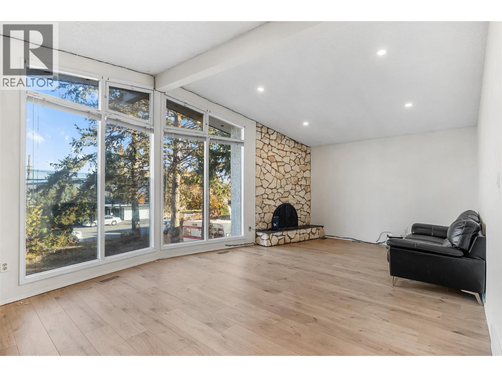 2650 Thacker Drive, West Kelowna