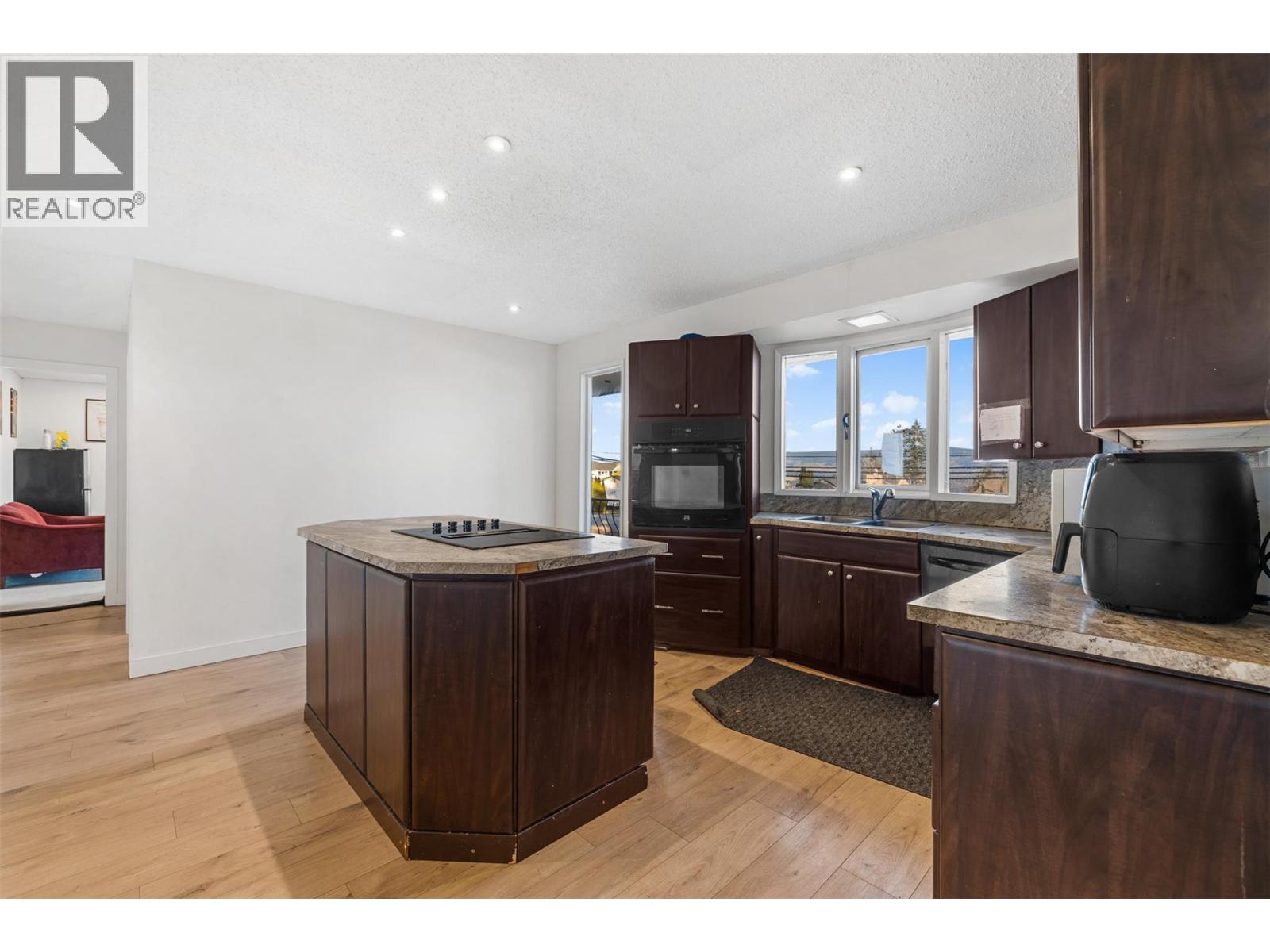 2650 Thacker Drive, West Kelowna