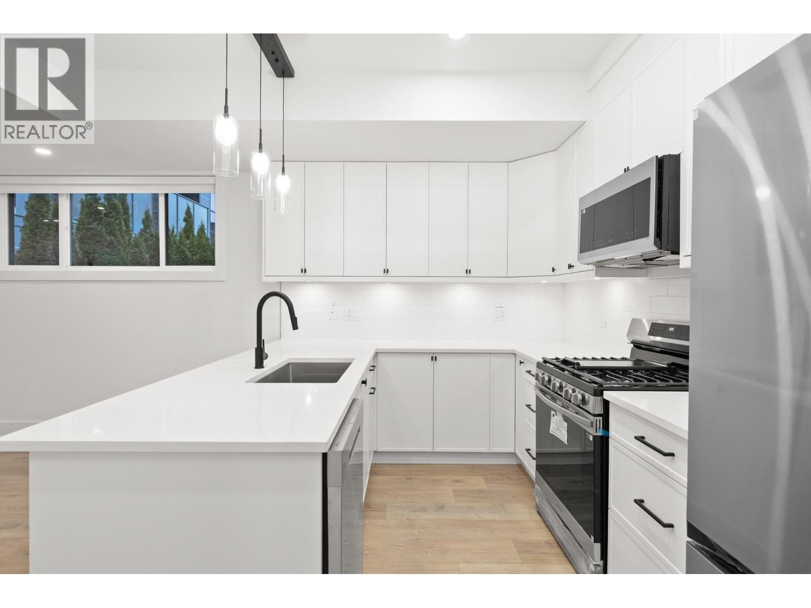 #2 781 Raymer Avenue - 10