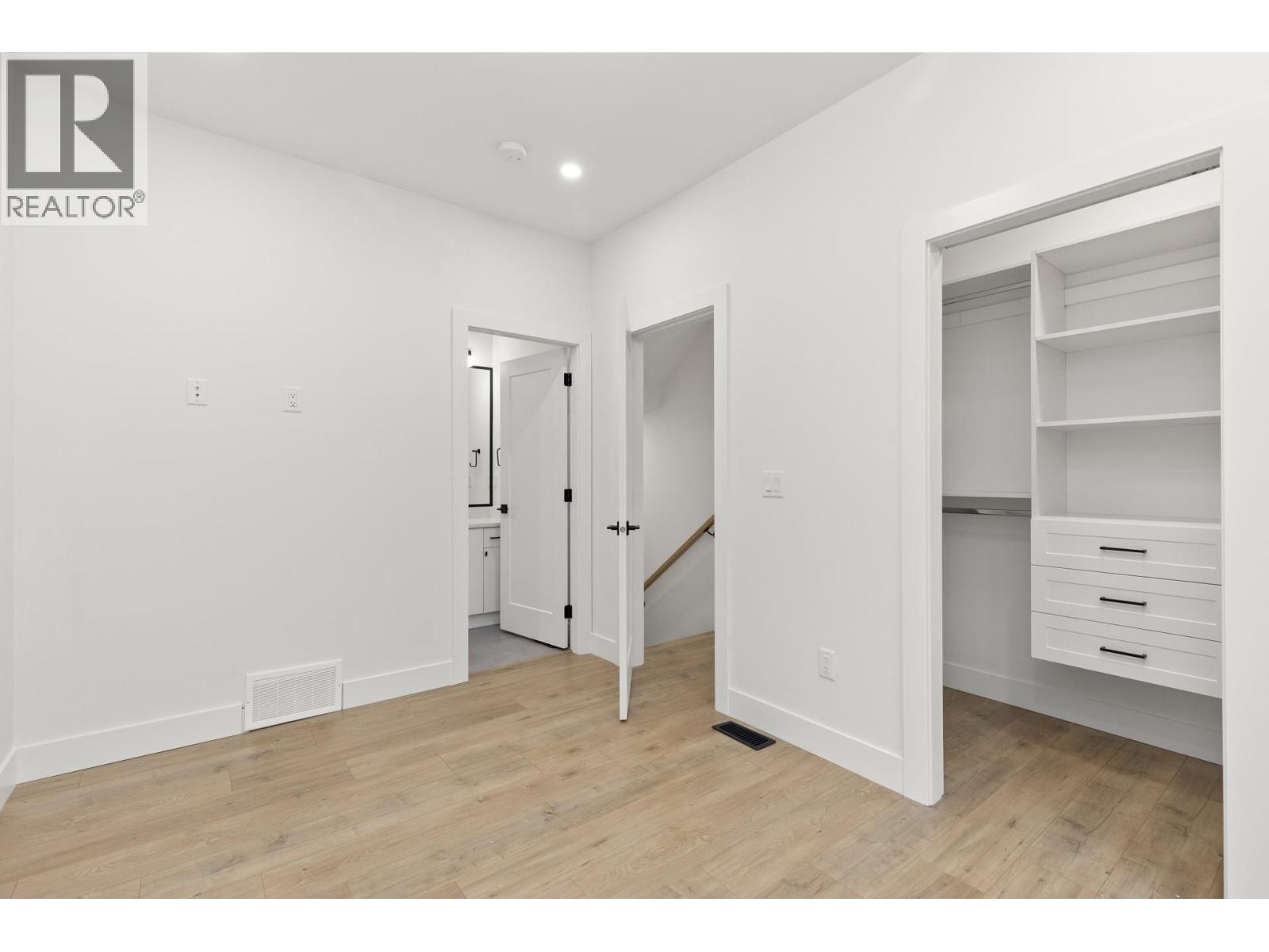 2 781 Raymer Avenue, Kelowna