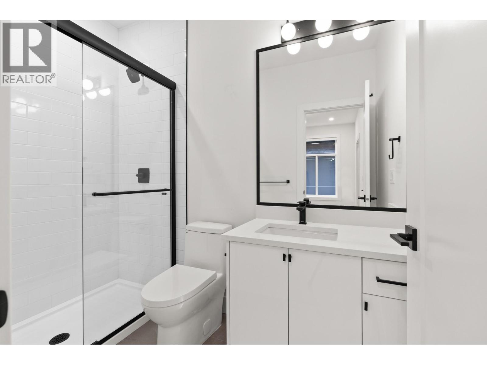 #2 781 Raymer Avenue - 17