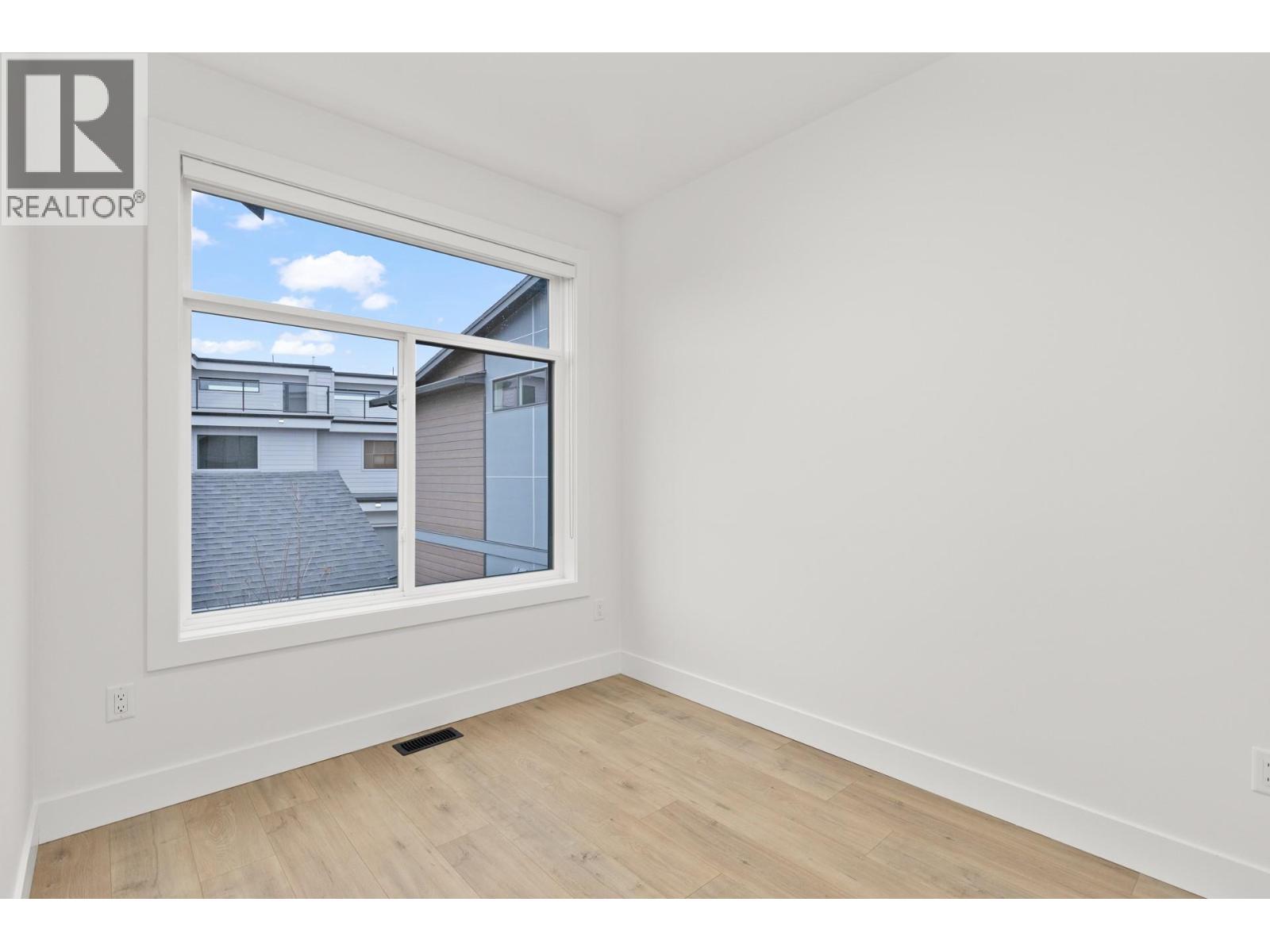 2 781 Raymer Avenue, Kelowna