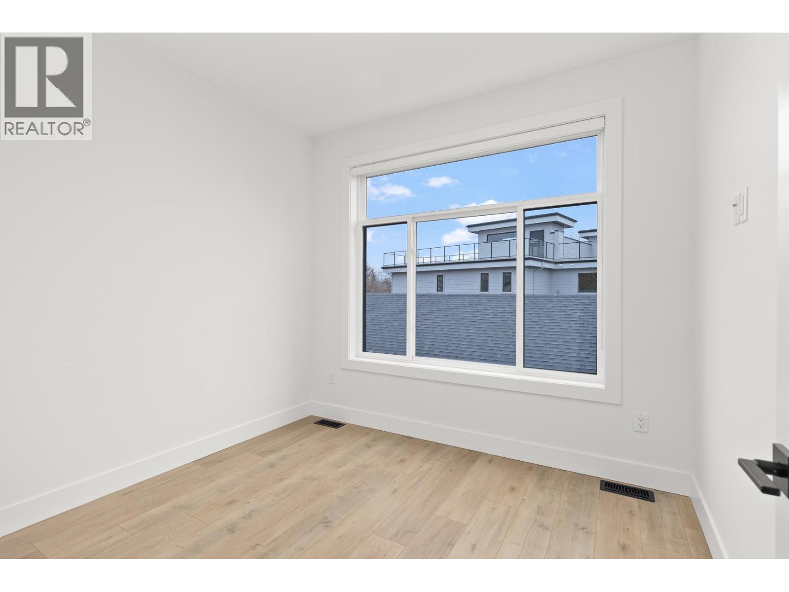 2 781 Raymer Avenue, Kelowna