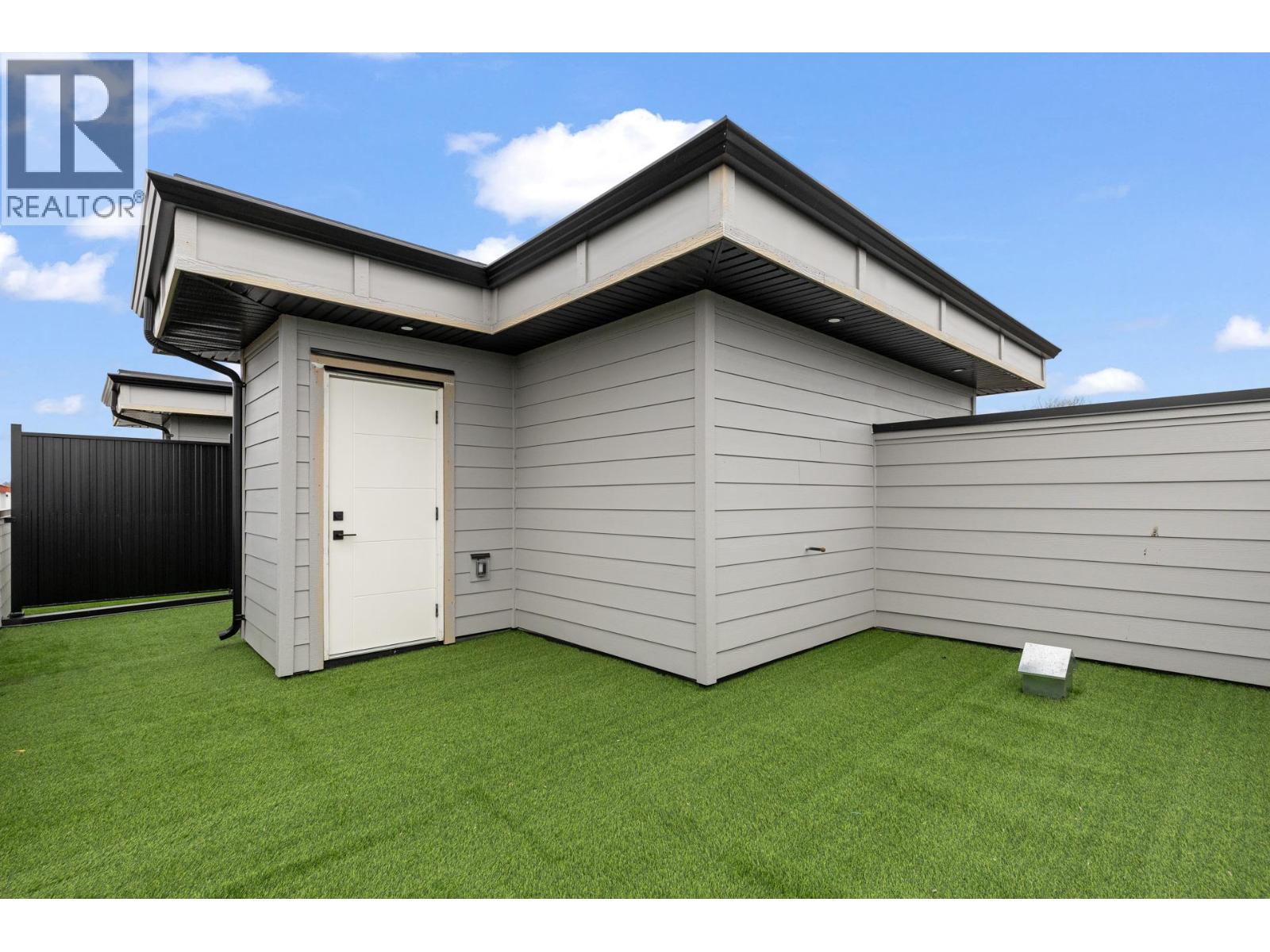 #2 781 Raymer Avenue - 24