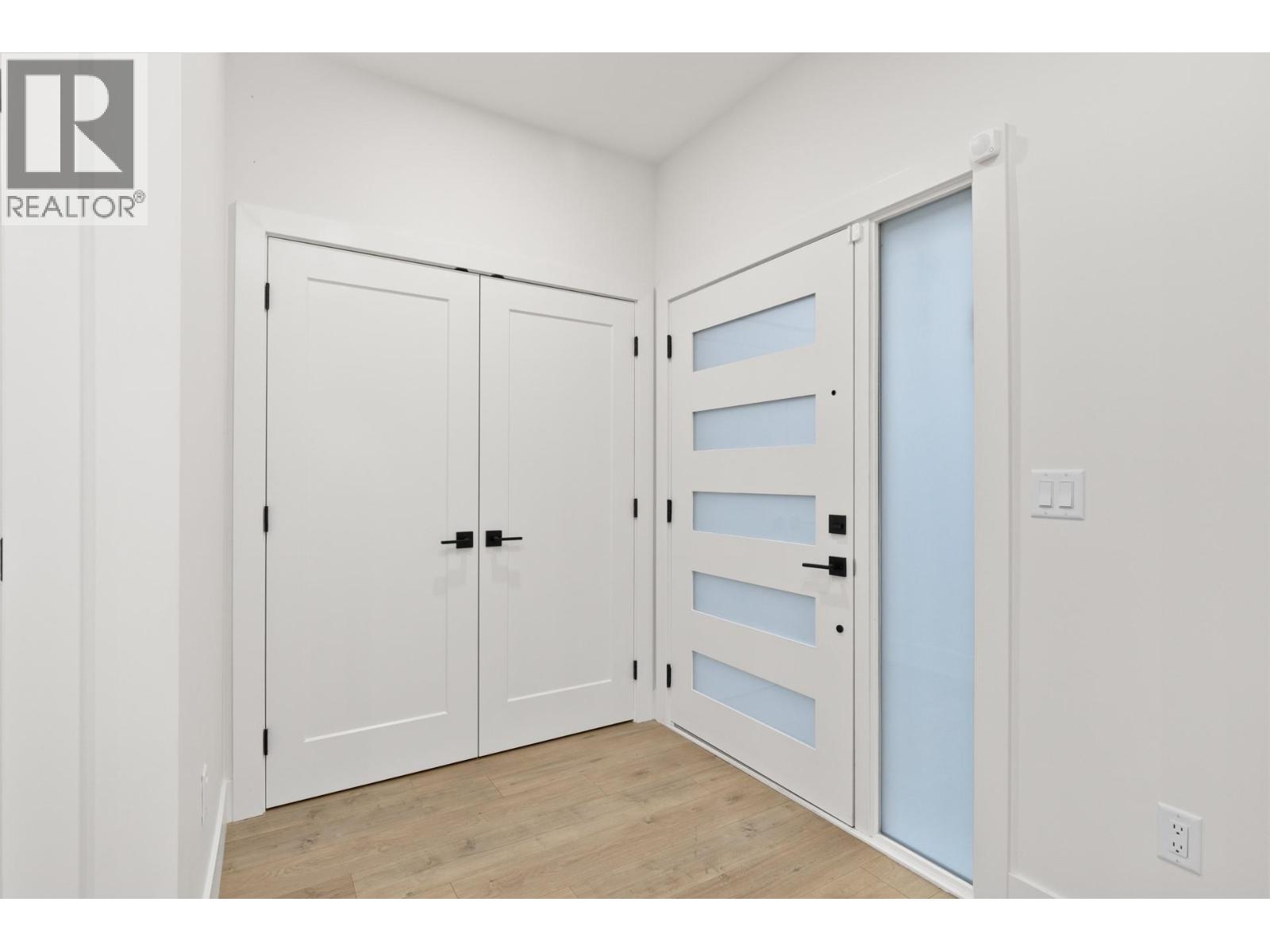 2 781 Raymer Avenue, Kelowna