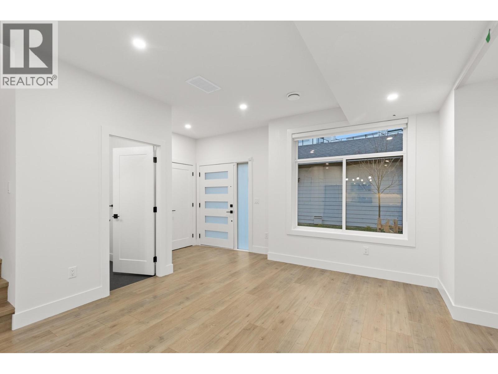 #2 781 Raymer Avenue - 4