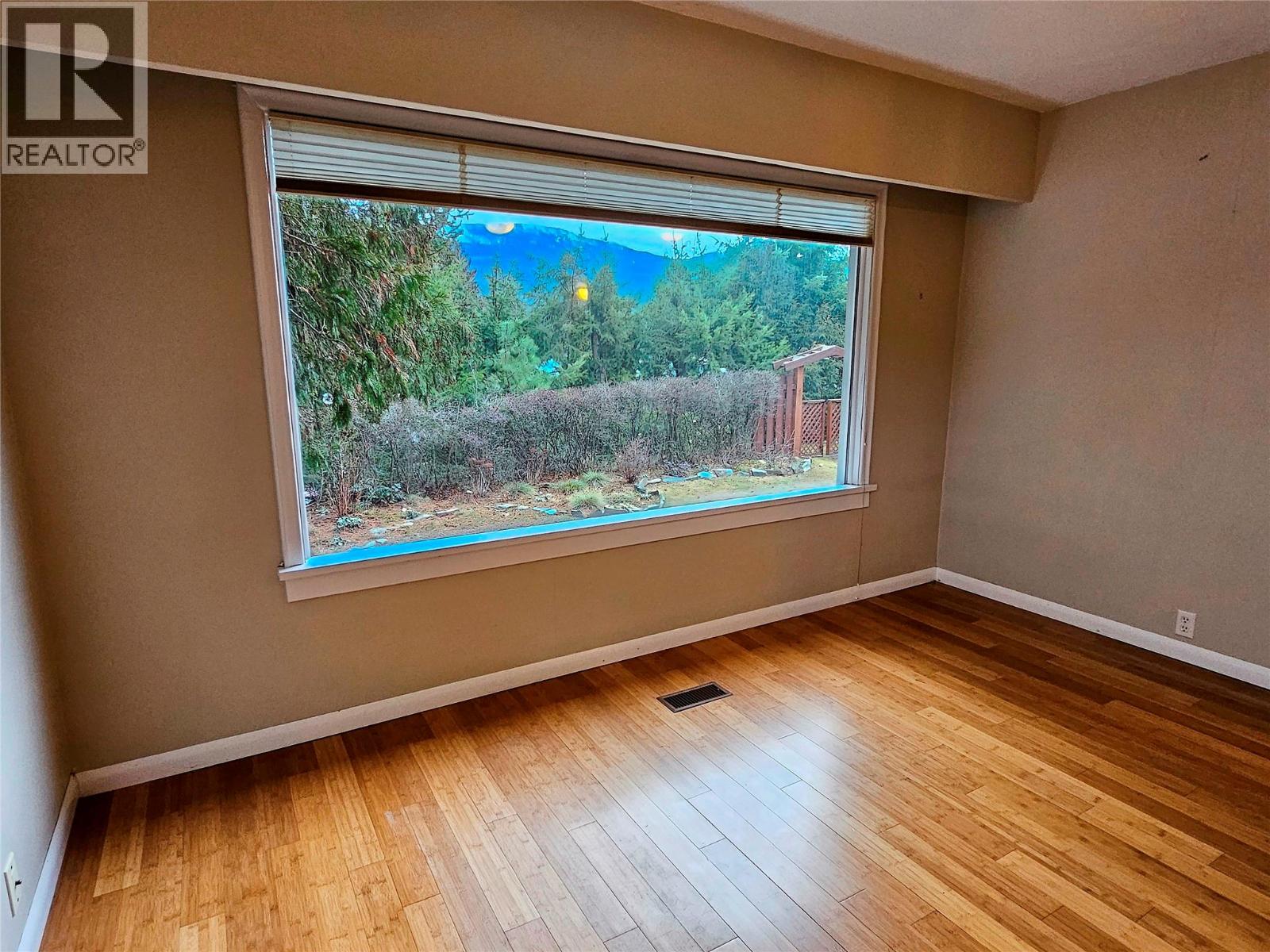 614 10th Avenue, Castlegar