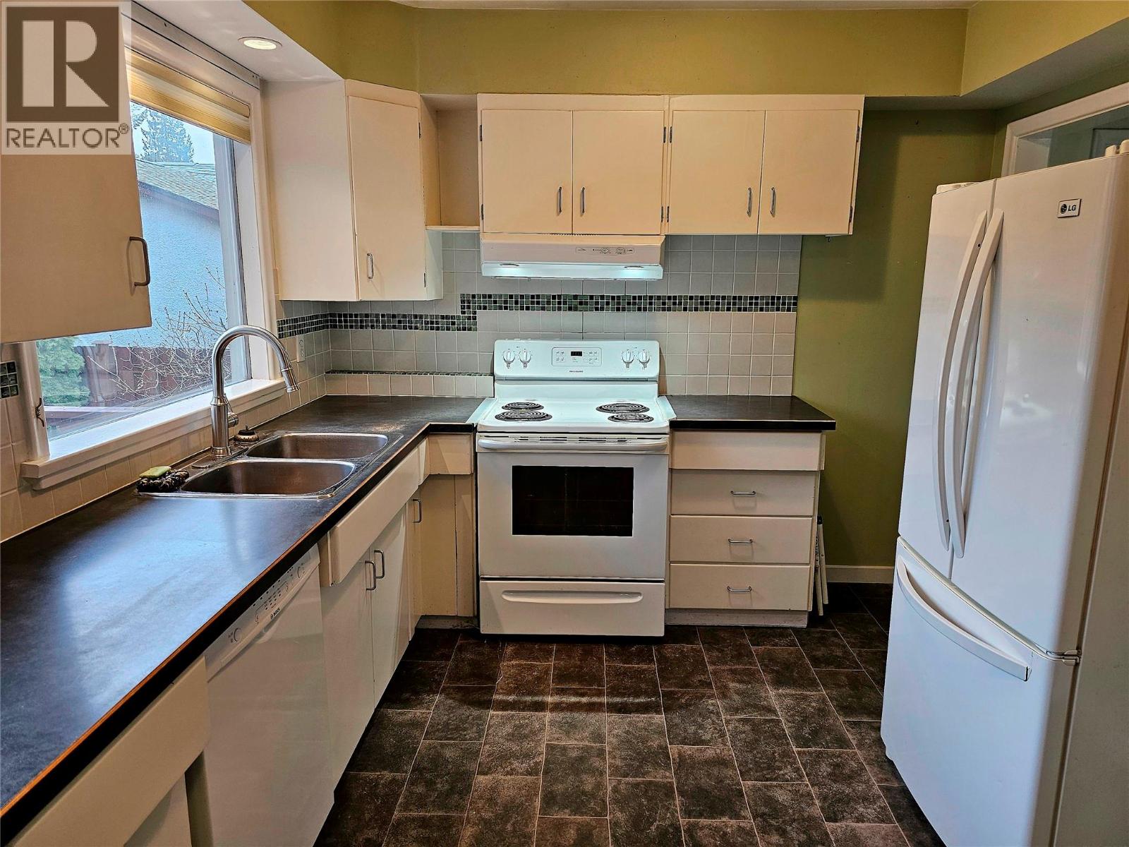 614 10th Avenue, Castlegar