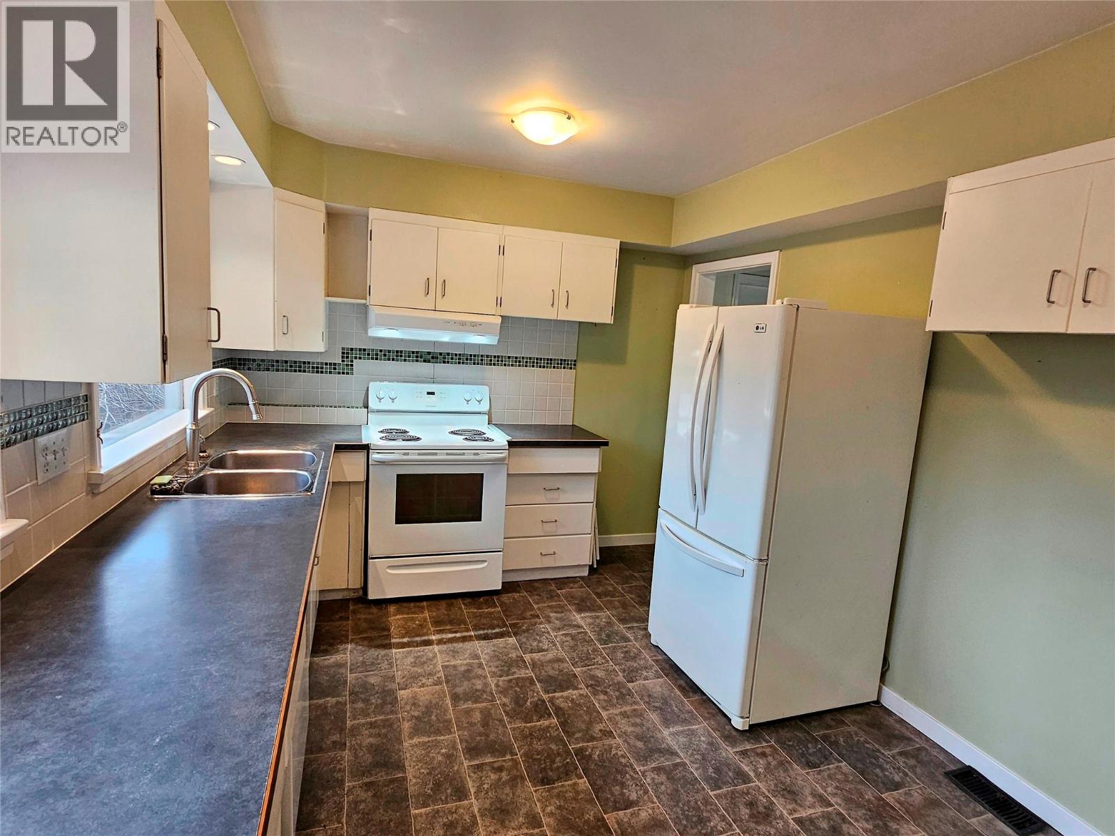 614 10th Avenue, Castlegar