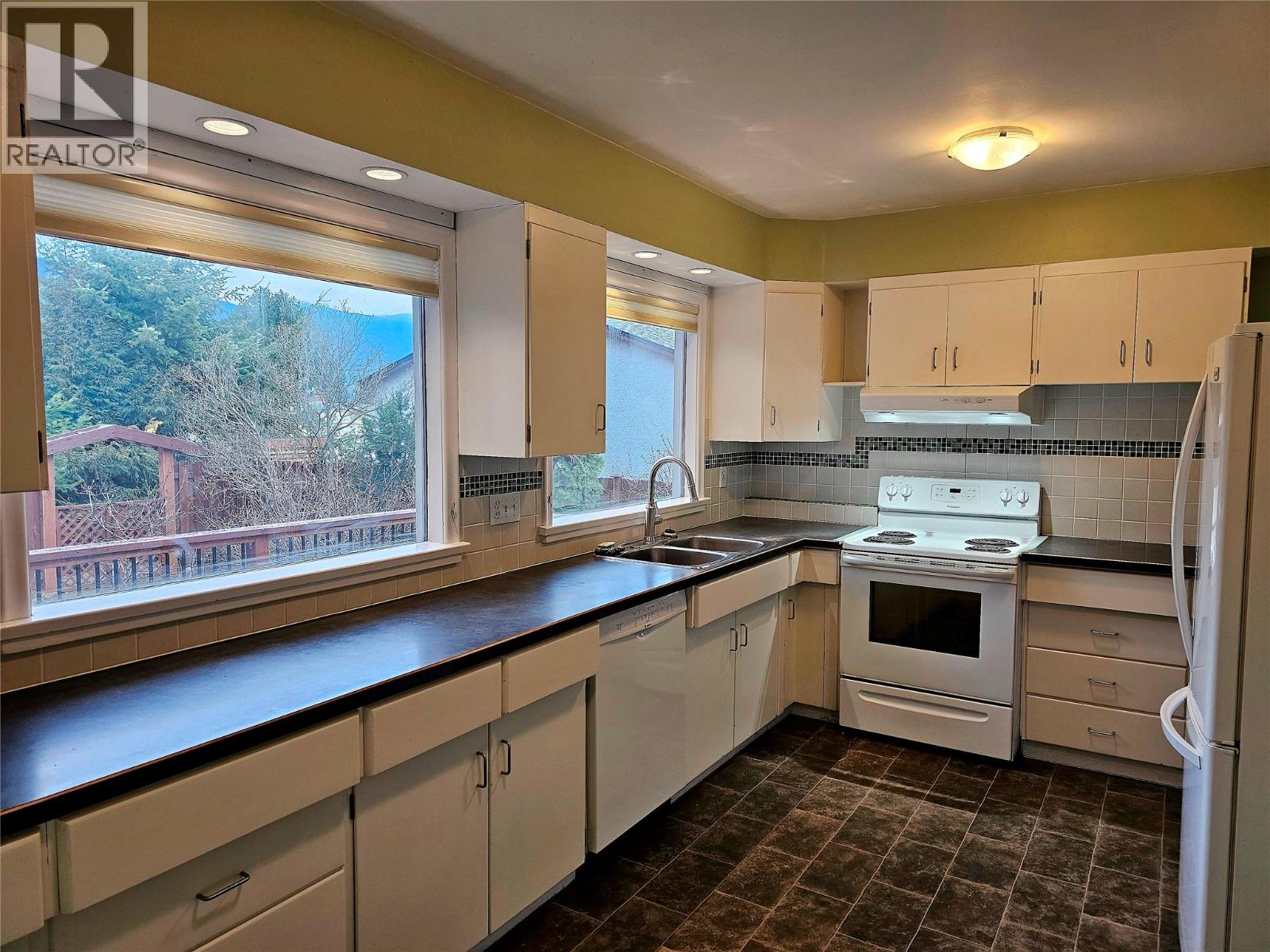 614 10th Avenue, Castlegar