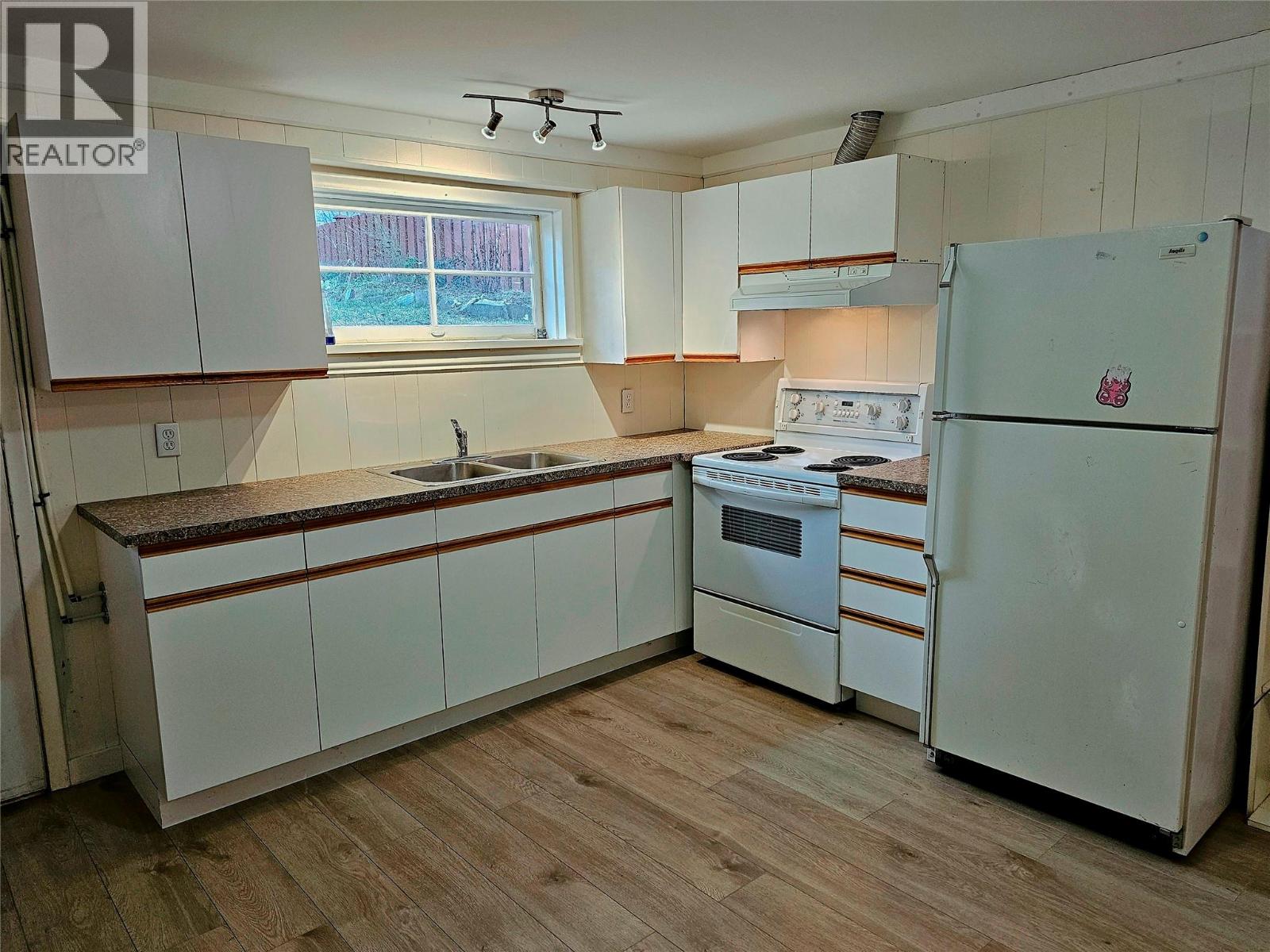 614 10th Avenue, Castlegar