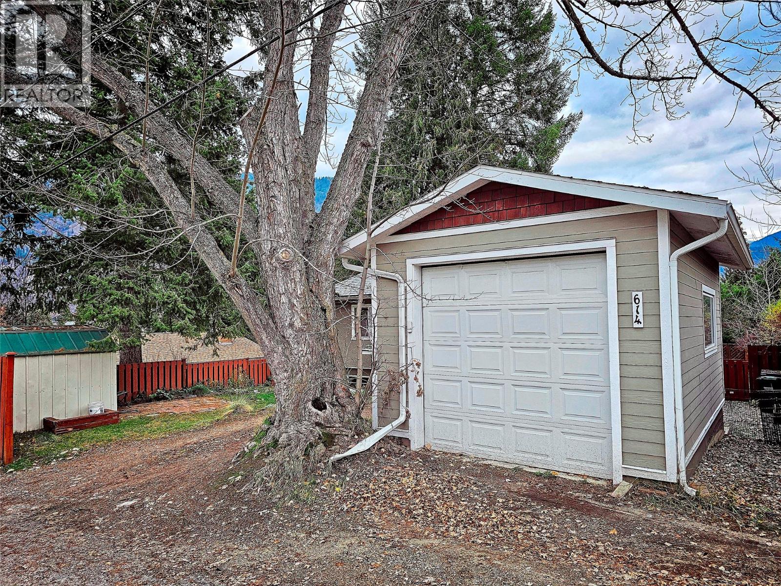 614 10th Avenue, Castlegar