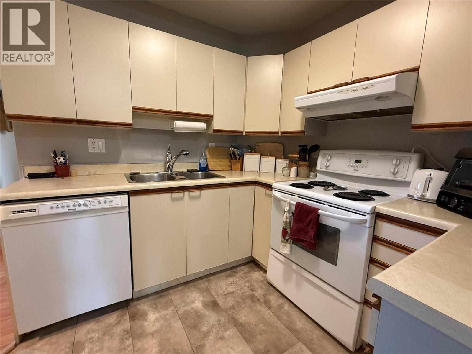 #213 320 Brandon Avenue - 9