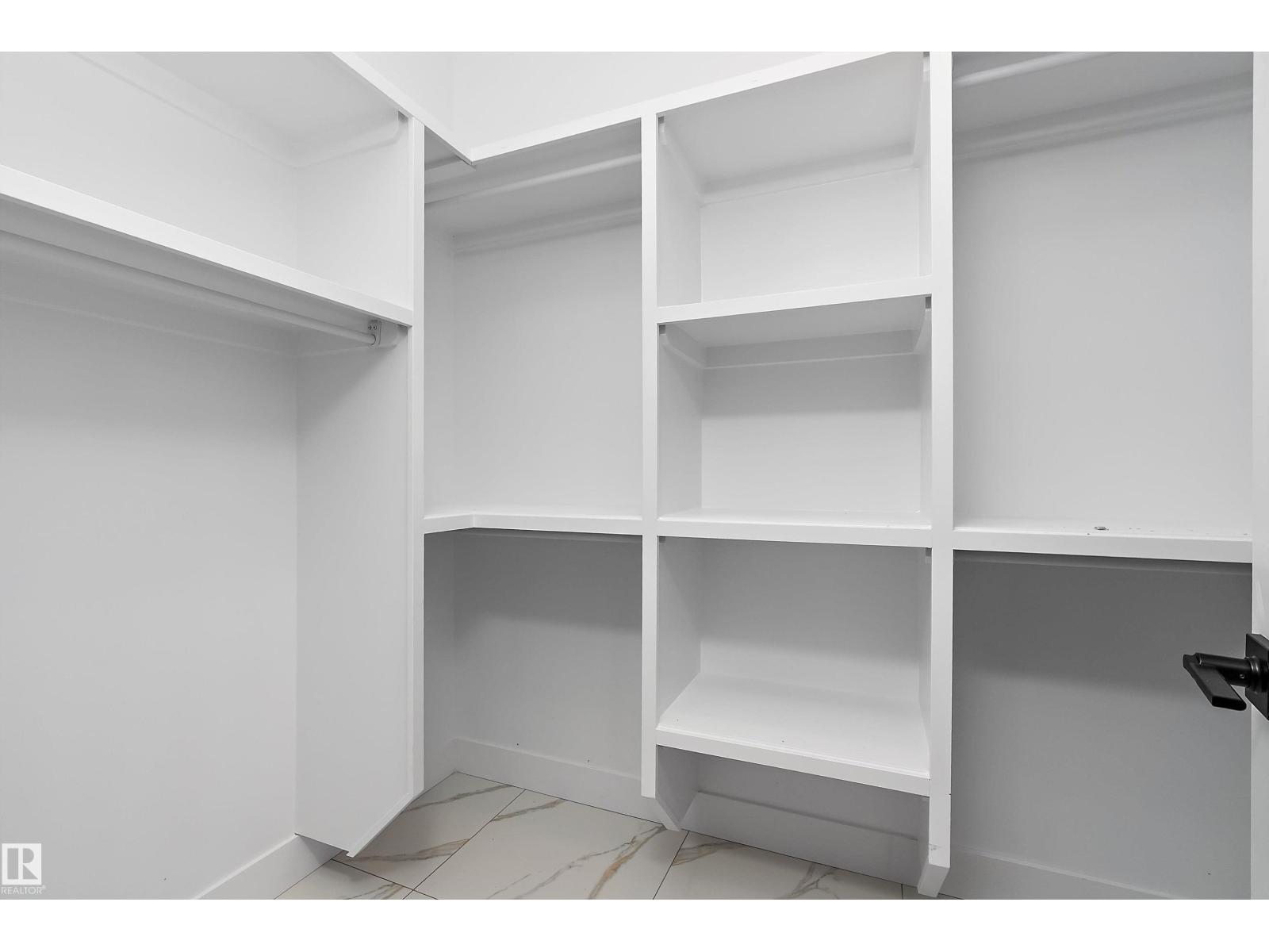 38 ASTORIA PL, Devon