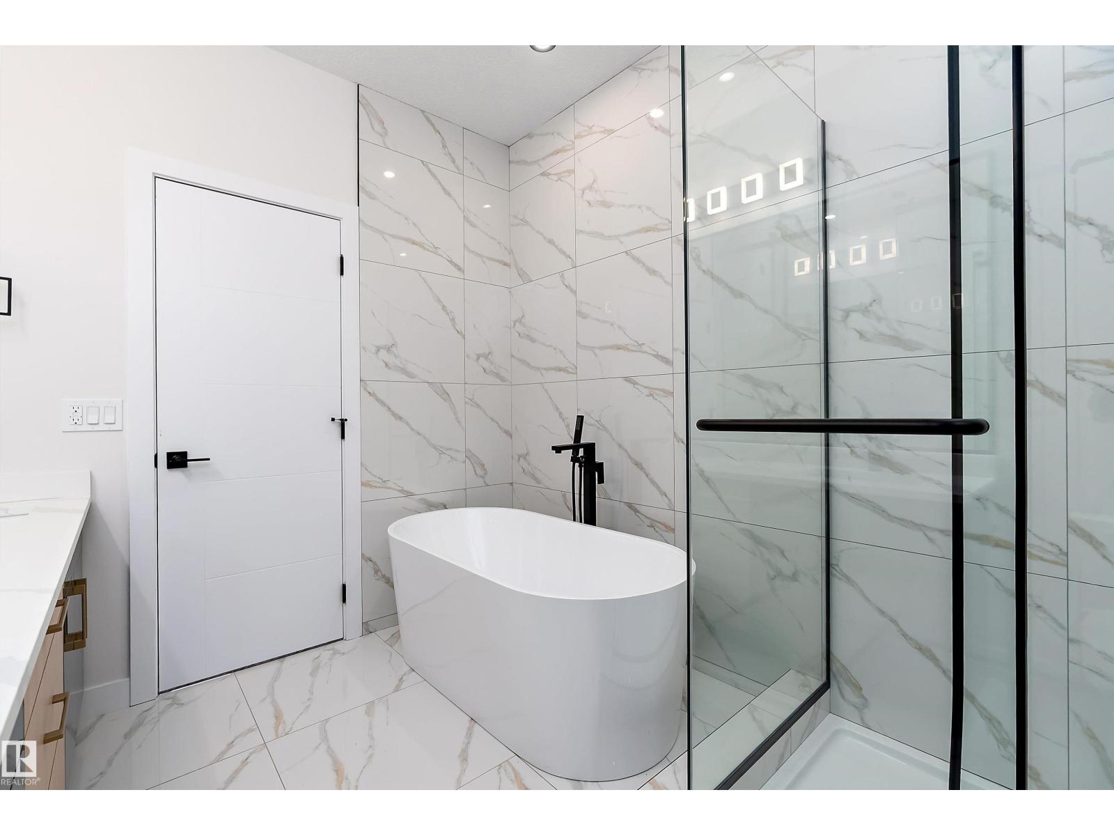 38 ASTORIA PL, Devon