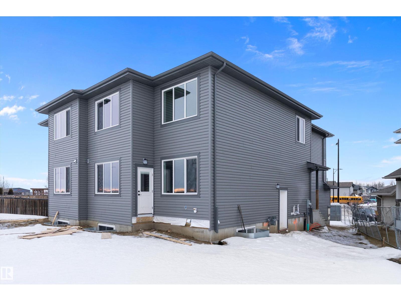 38 ASTORIA PL, Devon