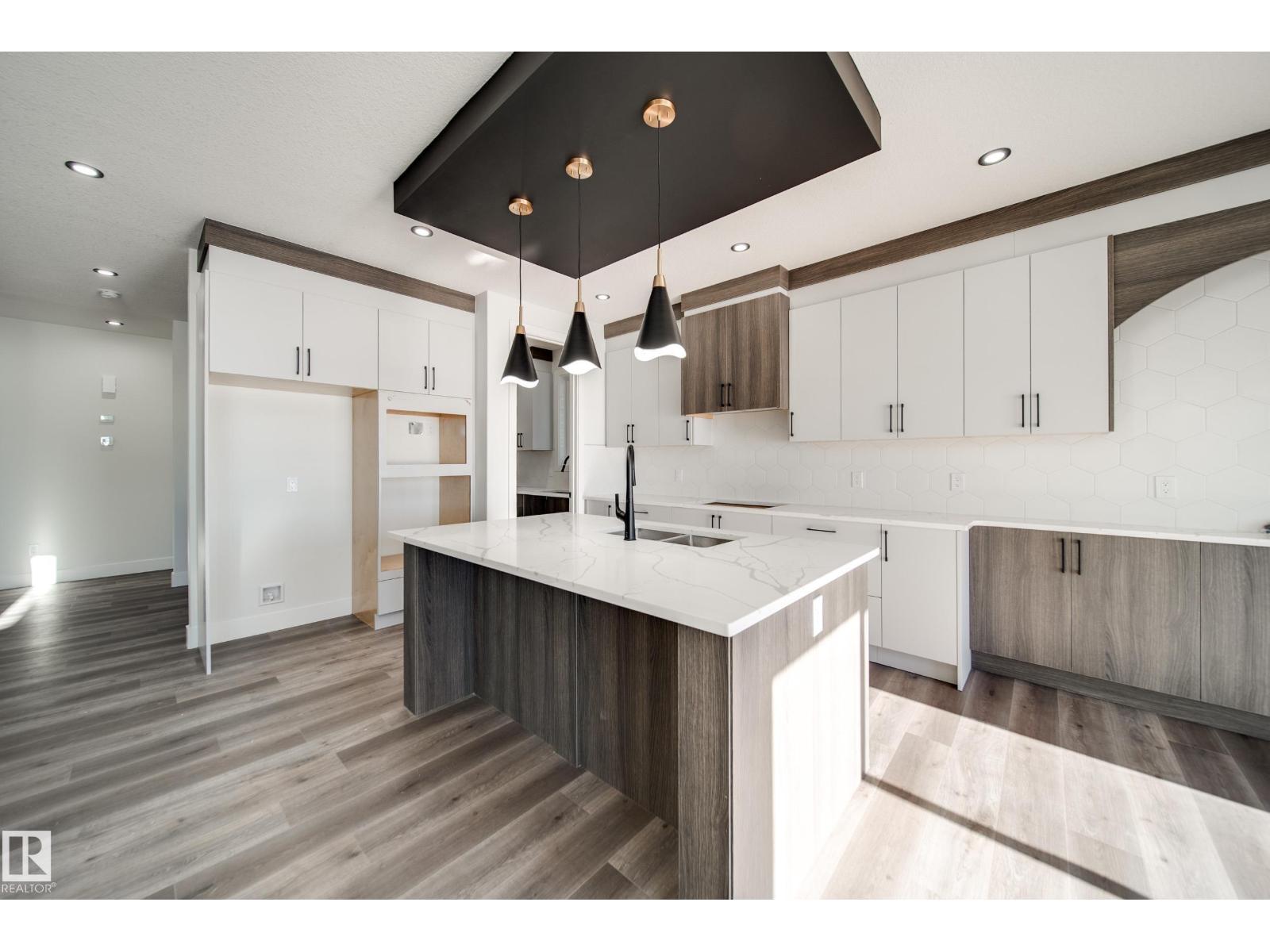 7023 177 AV NW - 2