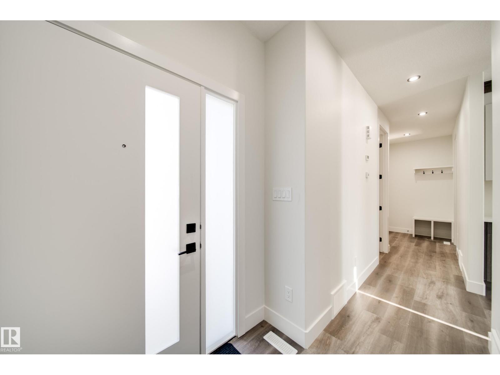 7023 177 AV NW - Photo 3 of 35, Edmonton, Alberta