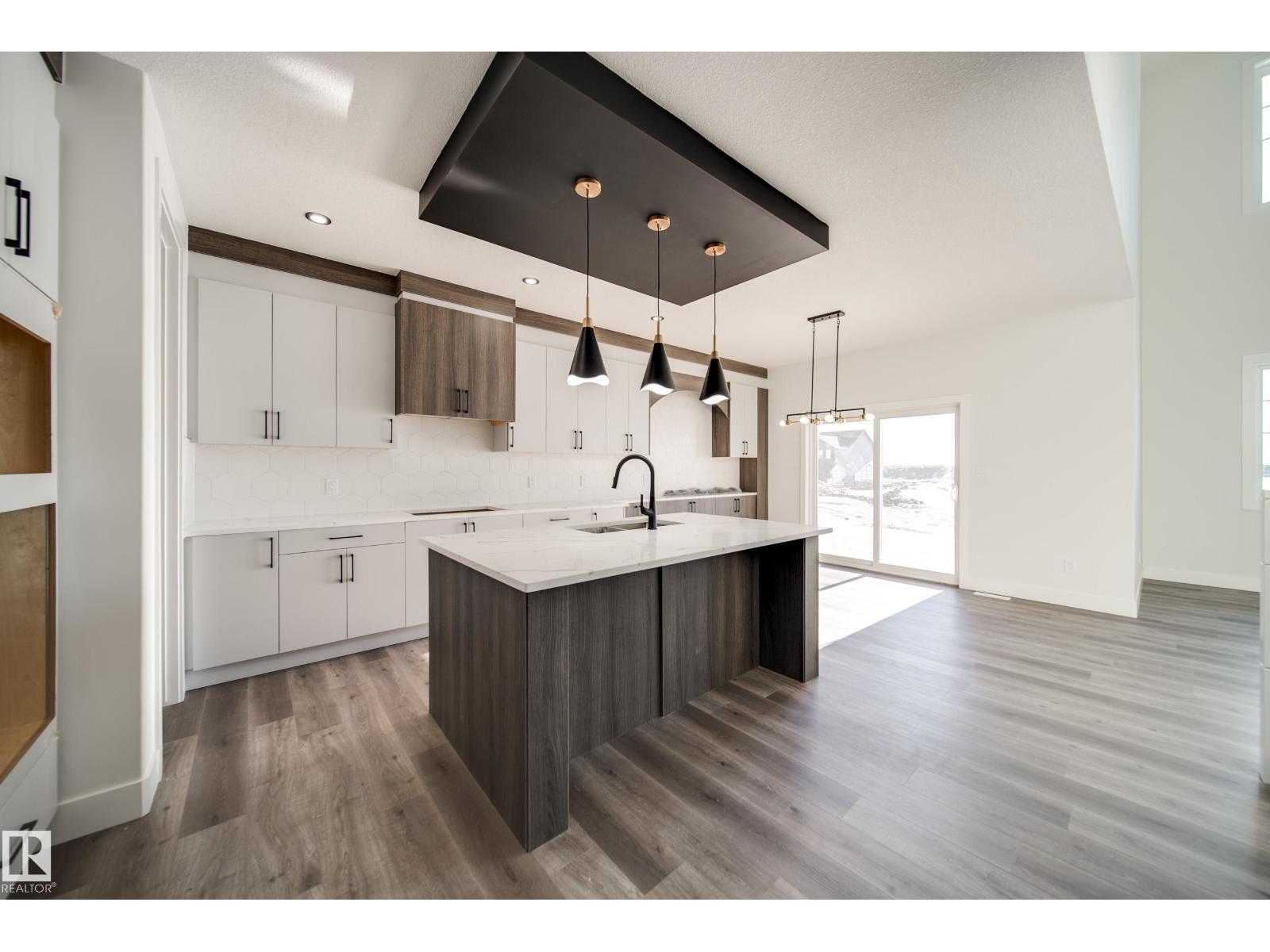 7023 177 AV NW - 8