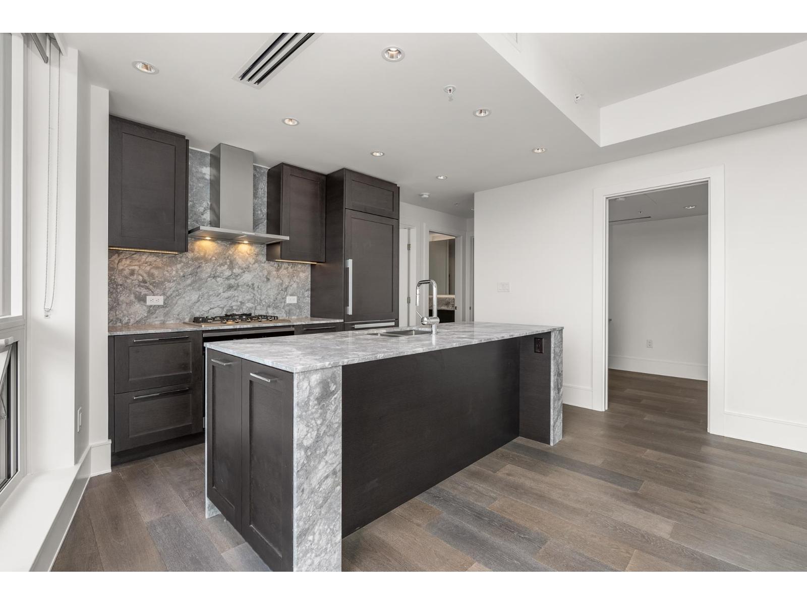 1102 1500 MARTIN STREET, White Rock