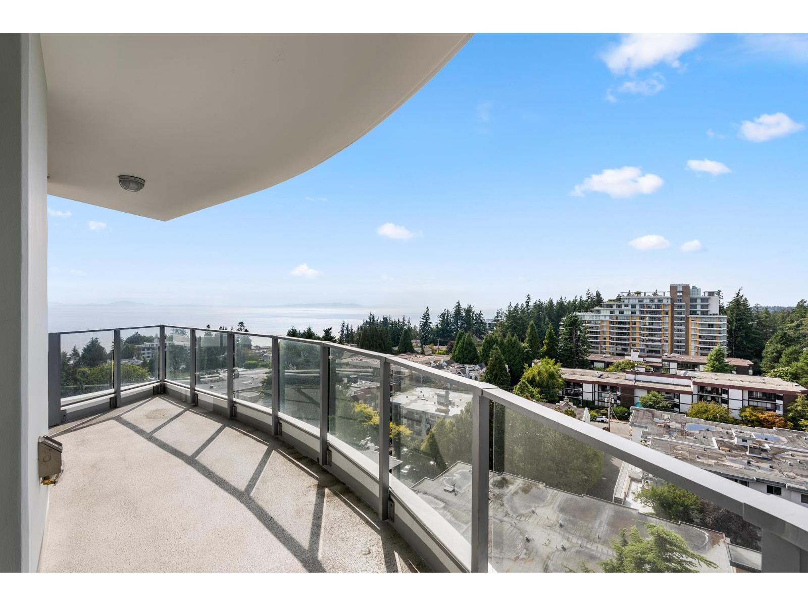 1102 1500 MARTIN STREET, White Rock