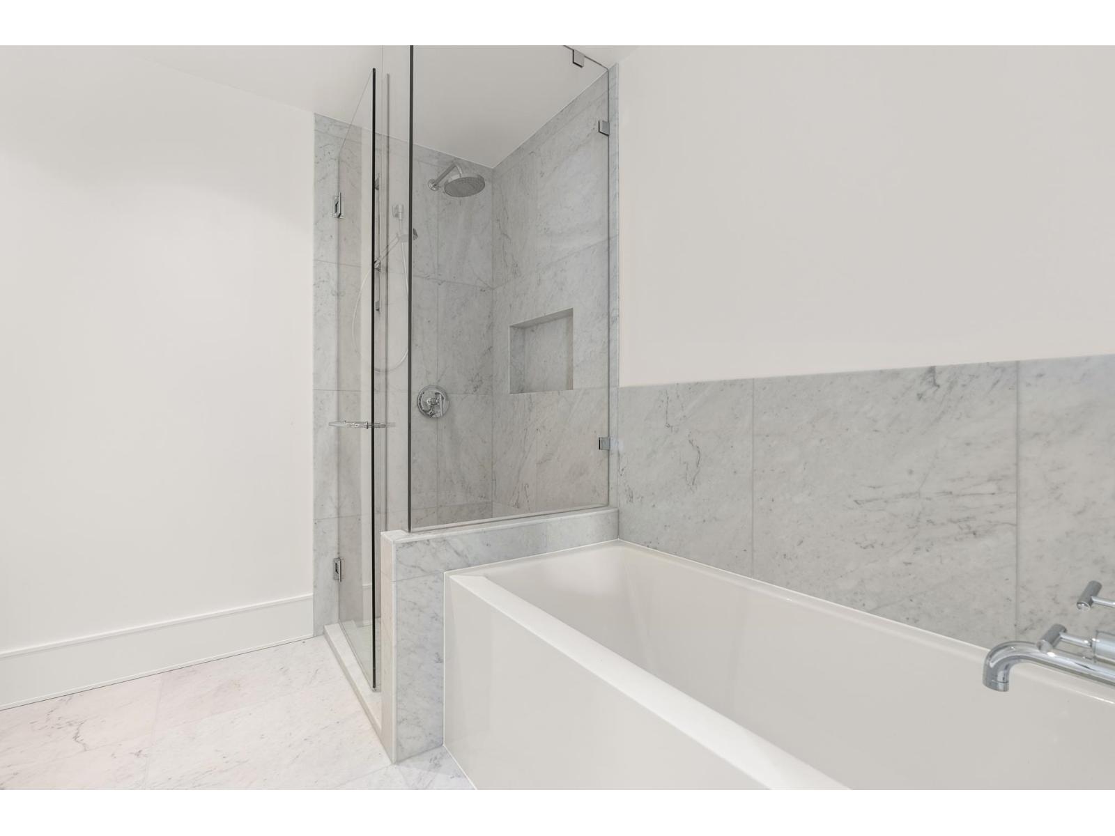 1102 1500 MARTIN STREET, White Rock