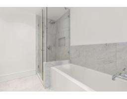 1102 1500 Martin Street, White Rock, BC V4B0C2 Photo 16