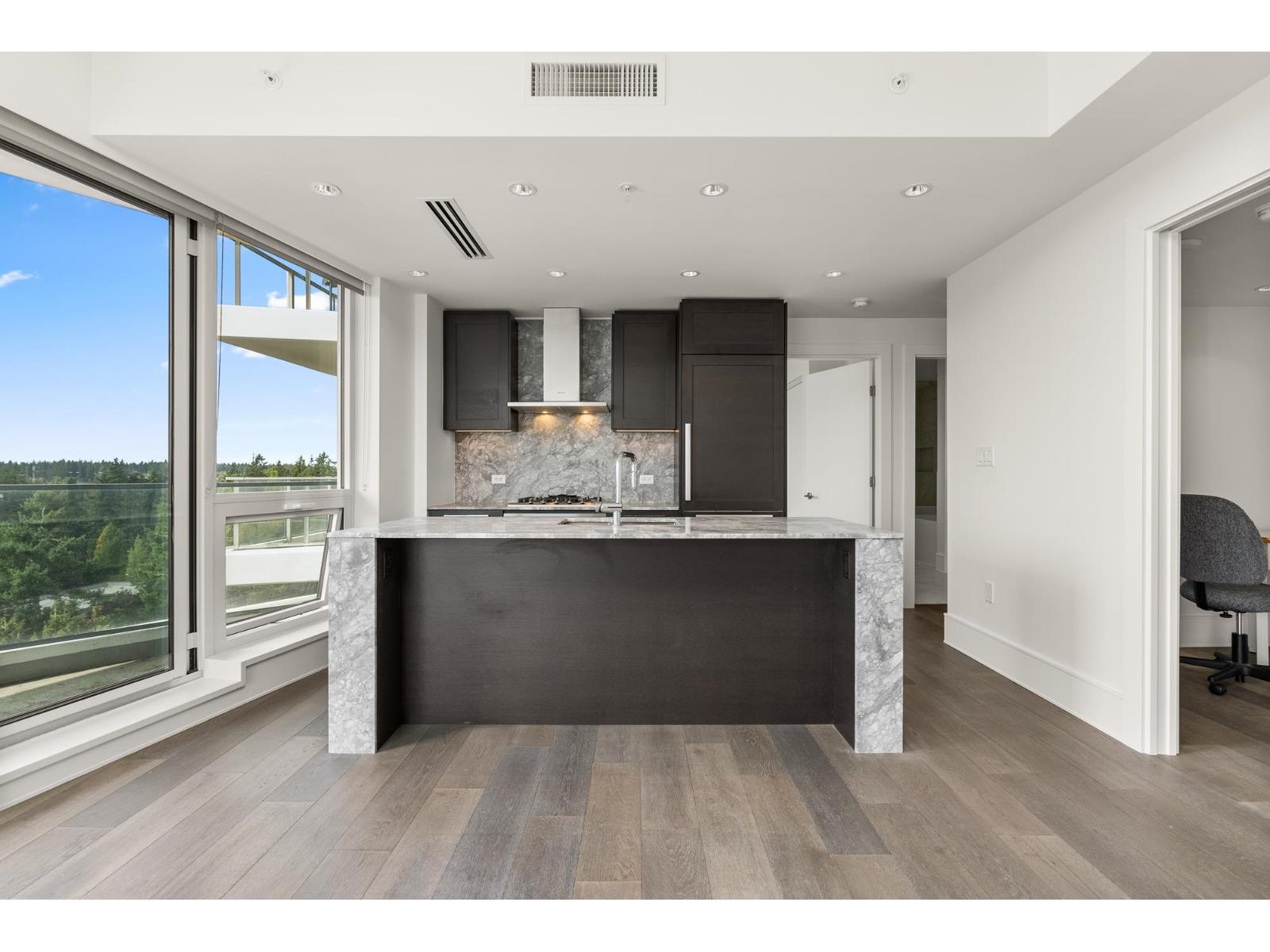 1102 1500 MARTIN STREET, White Rock